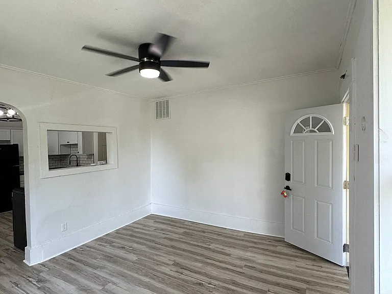 802 Henry St #804 — Photo 4
