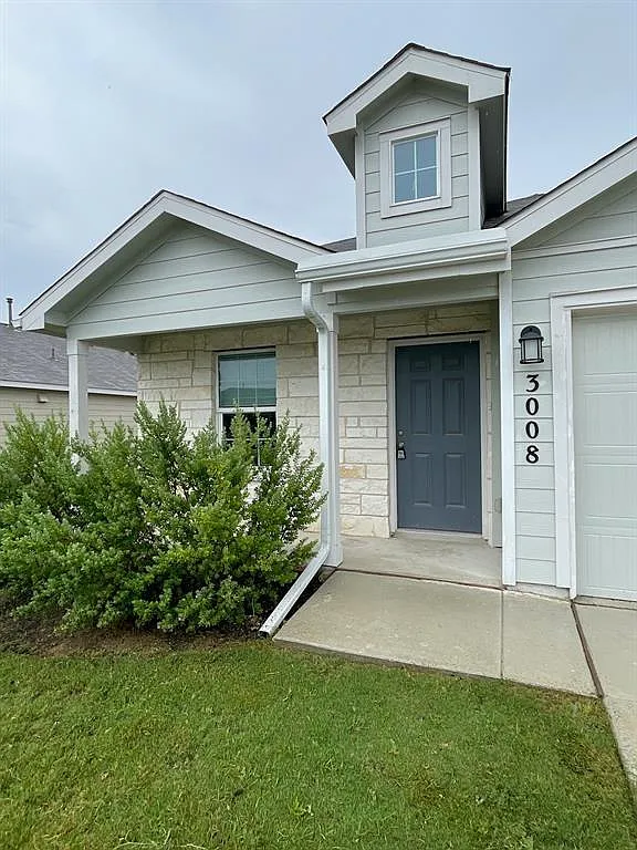 4 bed, 2.0 bath, 1667 sqft, $1,699 — Photo 3