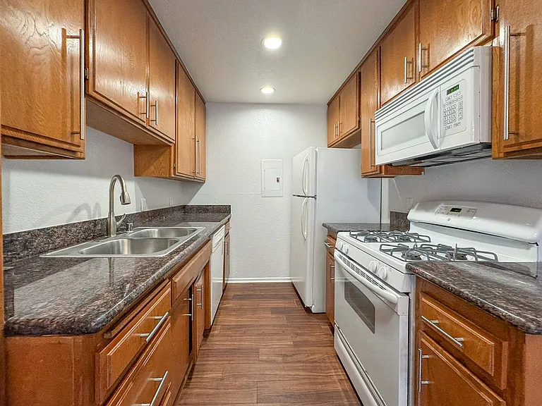 4071 Mclaughlin Ave — Photo 5
