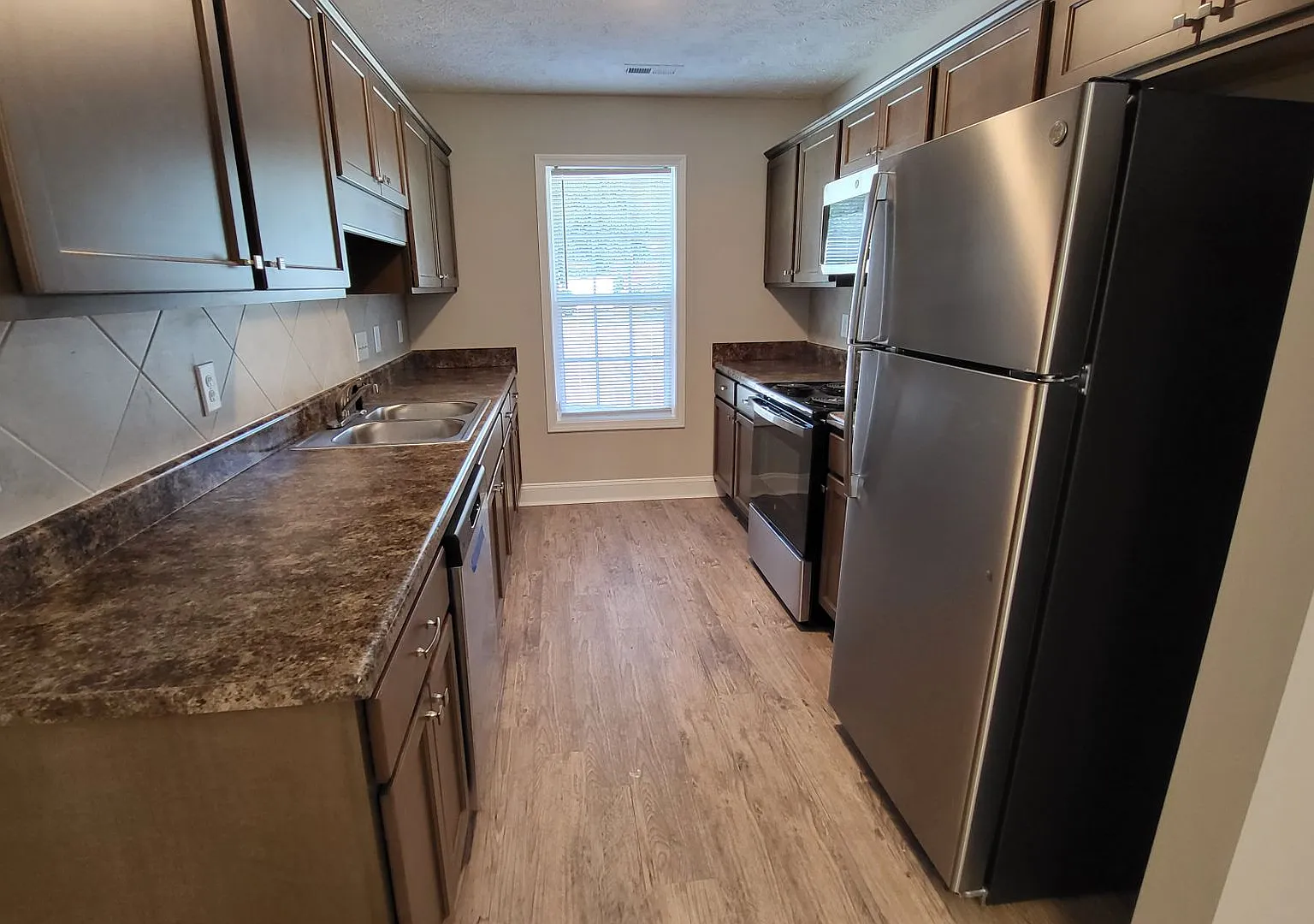 East 7th Street Apartments — Photo 4