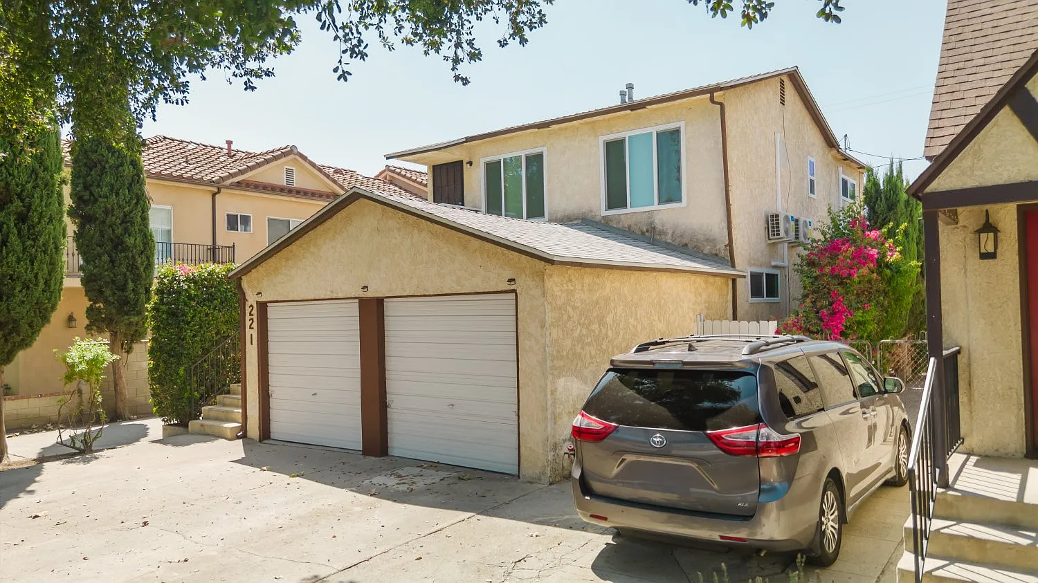 2 bed, 800 sqft, $2,500 — Photo 1