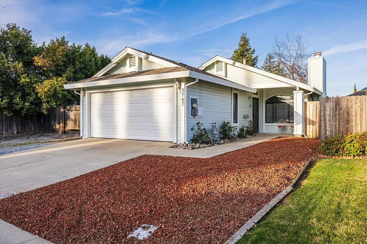 3707 Pinehill Way photo 1