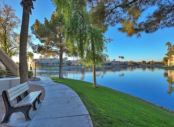Lakeside community with walking paths to restaurants, cafes, grocery stores, and entertainment just a few blocks away.