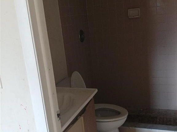 3rd image of 308 Gilbert Ave S