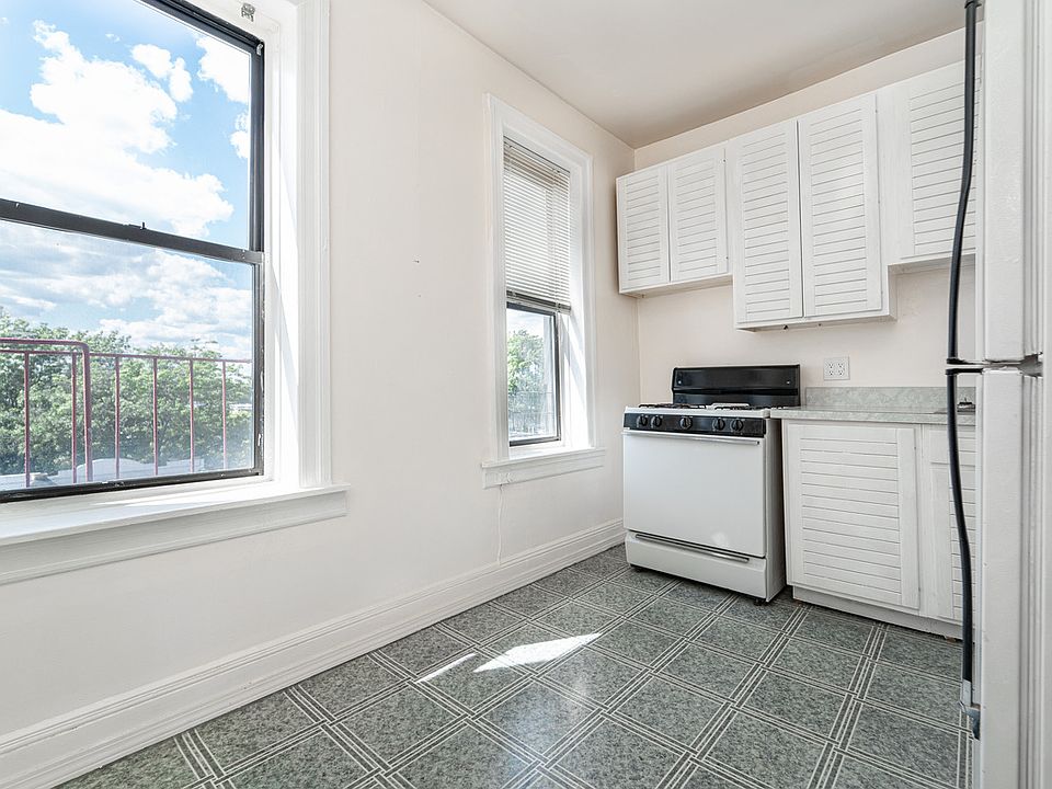 1st image of 23-90 29th St #20