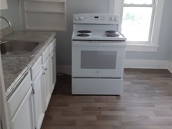 5th image of 825 7th St NW