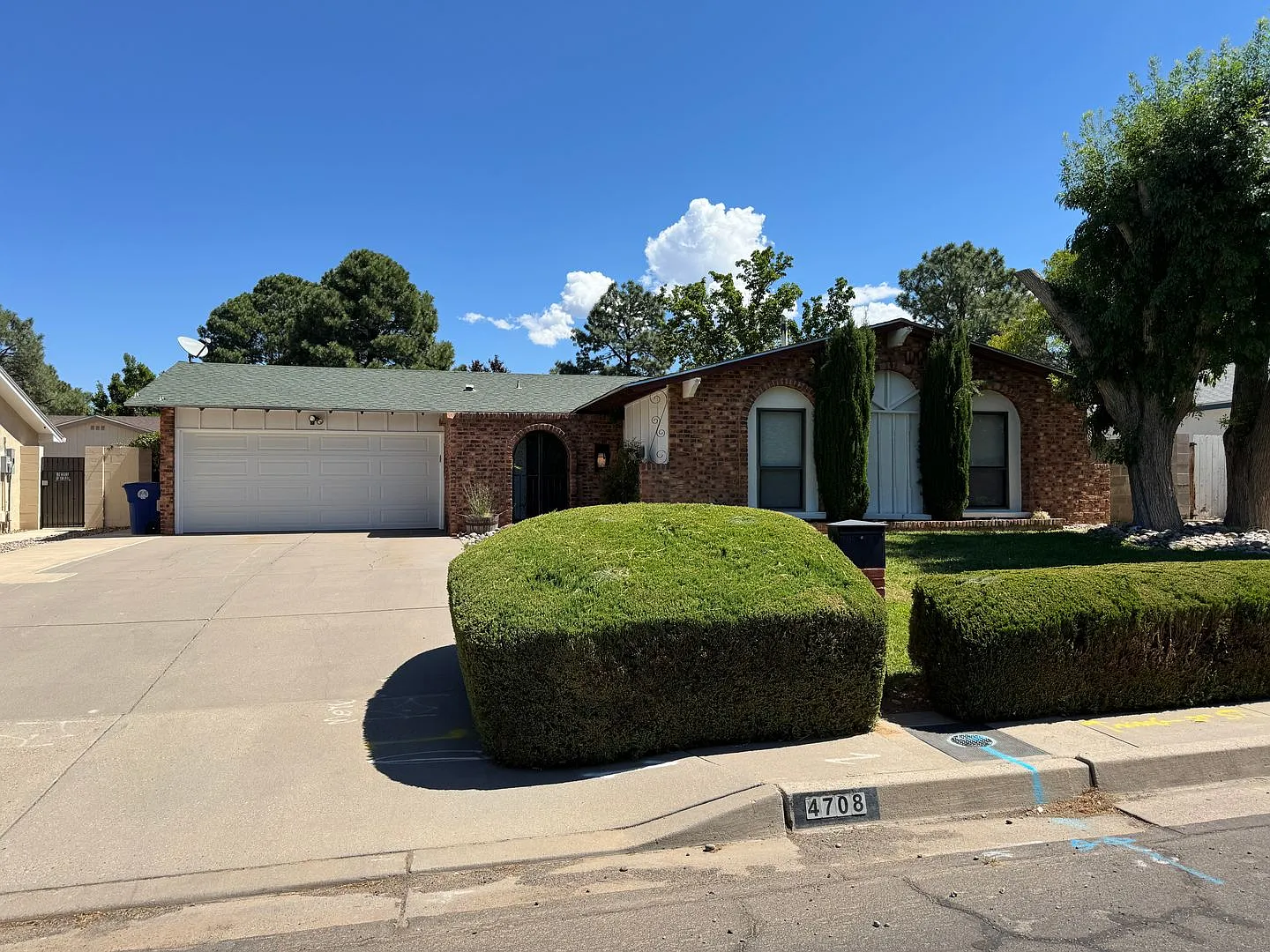 3 Bedroom, 2 Bathroom Home near Osuna & San Pedro — Photo 1
