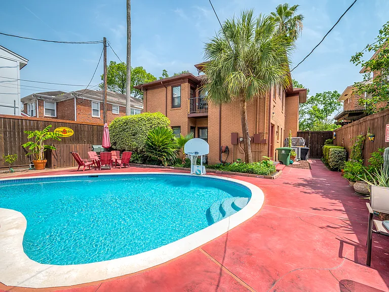 1550 Castle Ct #B — Photo 4