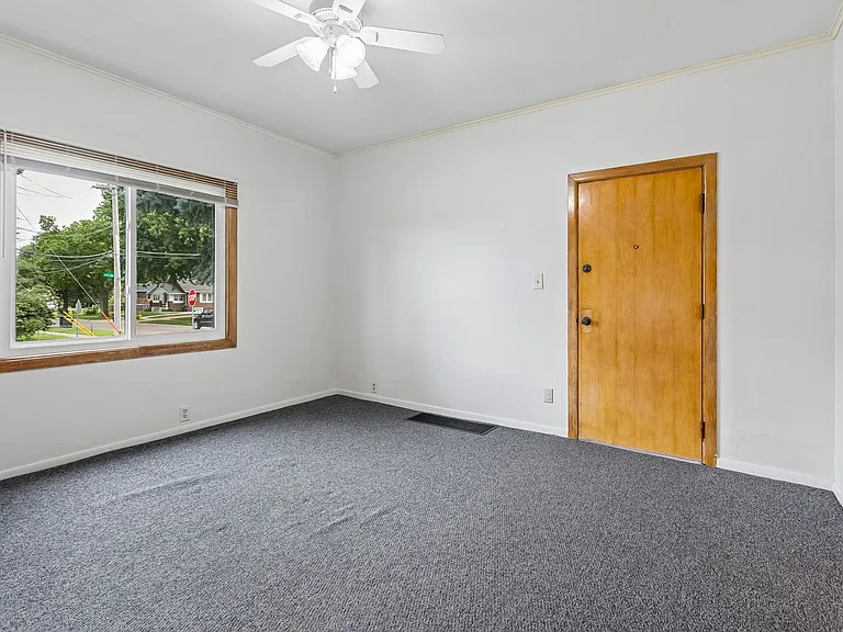 425 Bancroft St — Photo 5