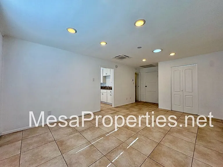 1480 N Mills Ave #BACK HOUSE — Photo 7