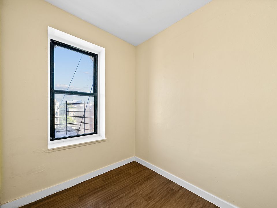 Building Photo 3