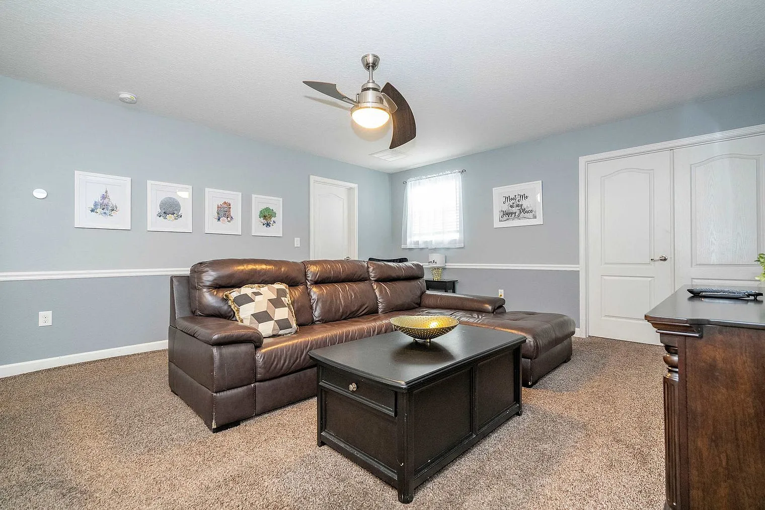 8 bed, 5.0 bath, 4811 sqft, $6,426 — Photo 4