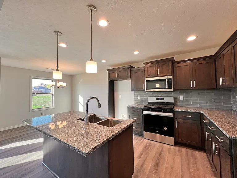 655 W Butterfield Dr — Photo 10