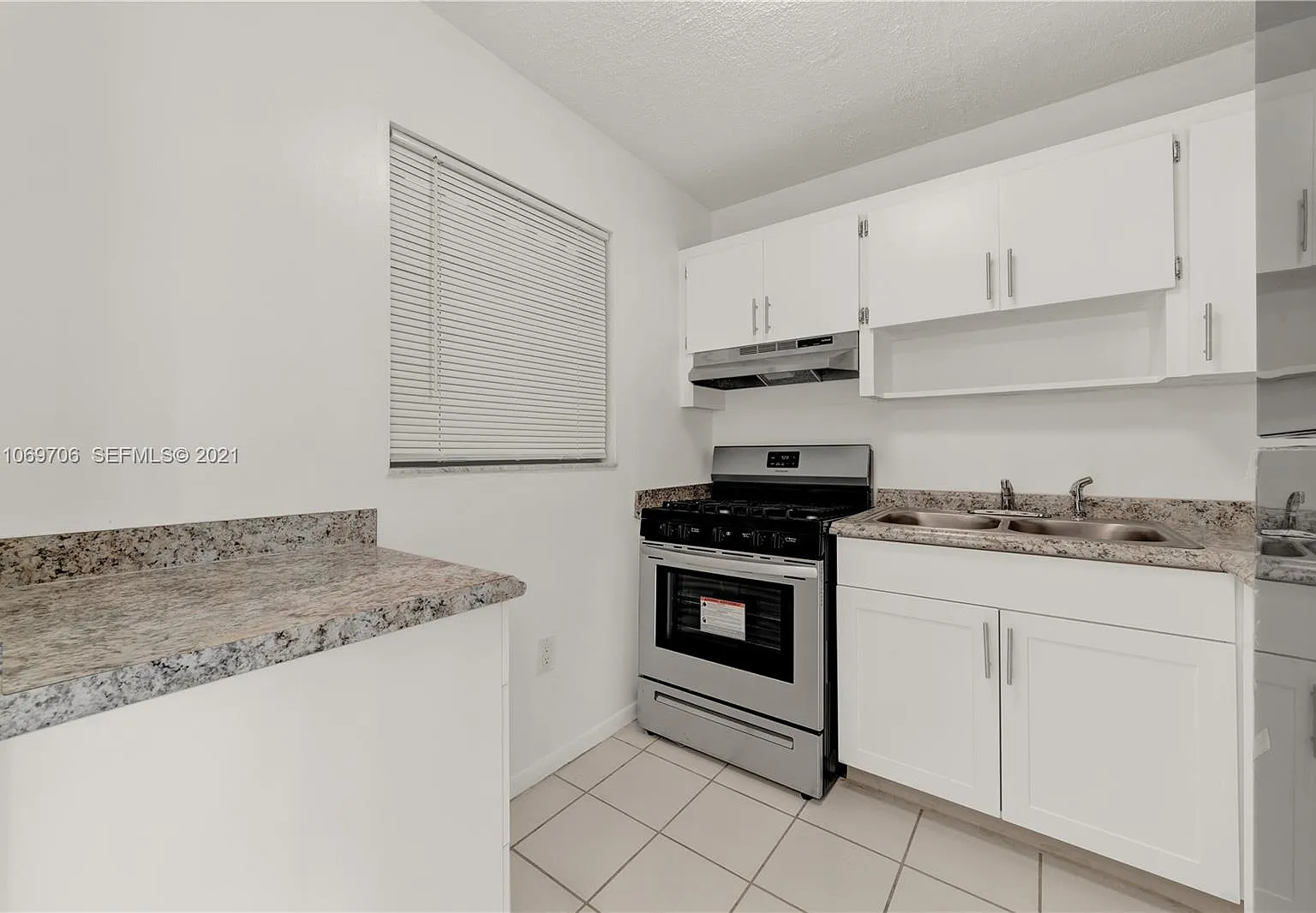 1 bed, 640 sqft, $1,850 — Photo 4