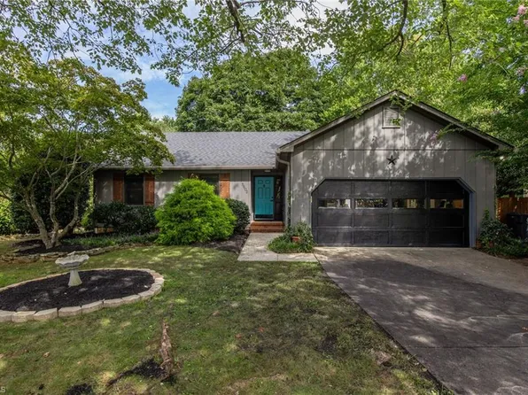 5602 Wildberry Dr, Greensboro, NC 27409