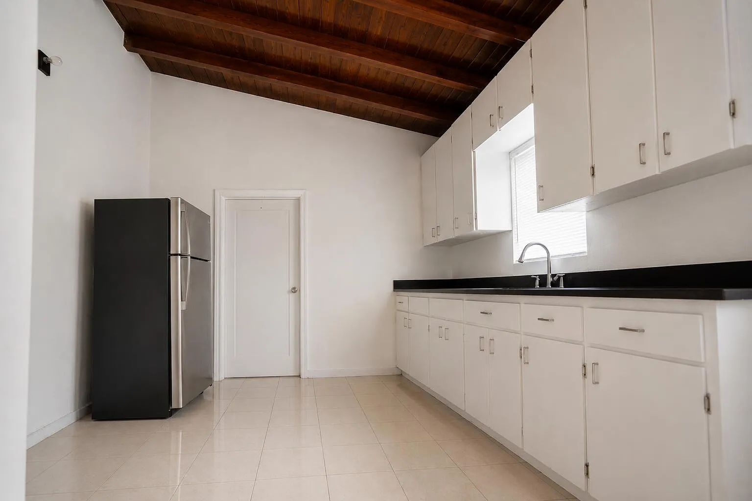 2 bed, 1.0 bath, 750 sqft, $2,175 — Photo 3