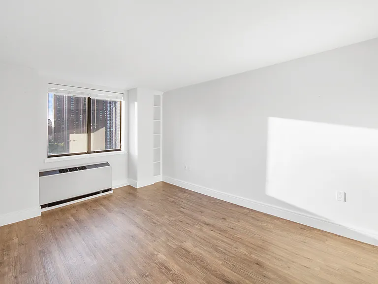 354 E 91st St #608 — Photo 7