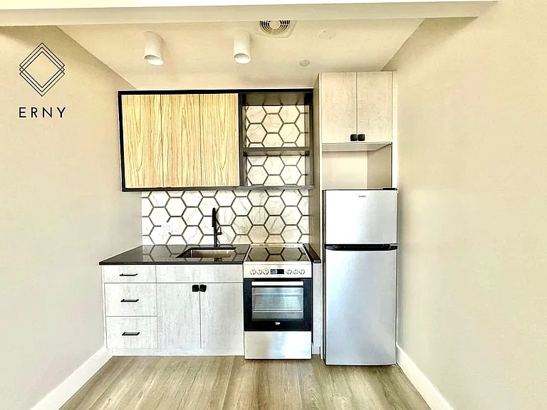 1565 New York Ave #5E — Photo 4