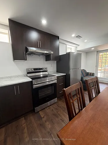 28 Meadowglen Blvd Photo 1