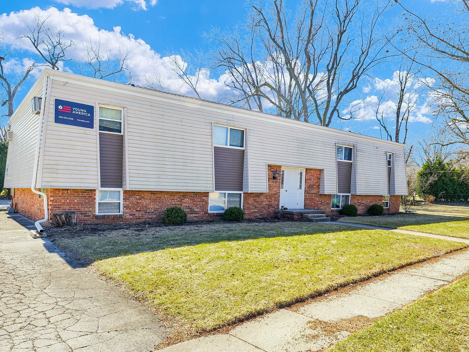 205 W. Shelbourne Dr. — Photo 1