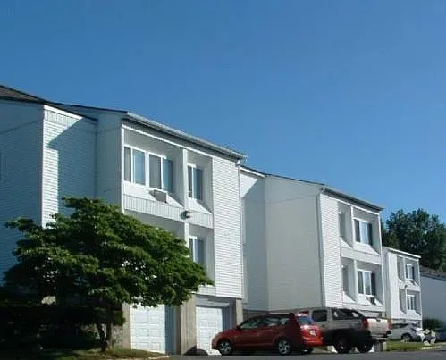 Bayberry Crest Apartments — Photo 1