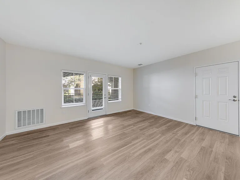 Luxe Ripon Apartments — Photo 15
