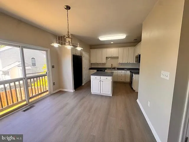 4 bed, 3.5 bath, 2361 sqft, $2,400 — Photo 2