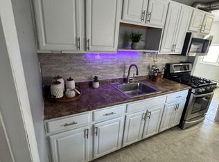 18 Stevens St, Lowell, MA 01851