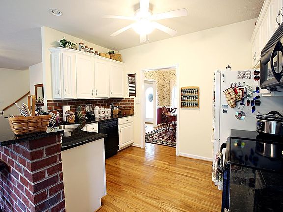 4th image of 1567 Silver Creek Dr