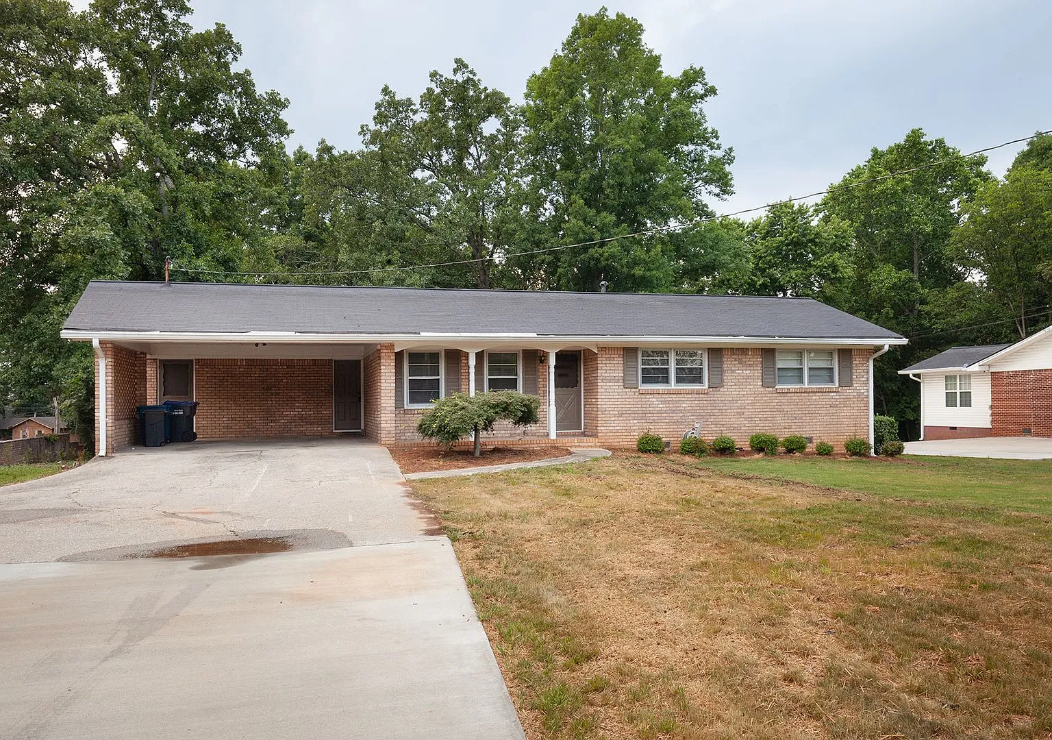 Newly Renovated 3bd/2ba Home w/ Sunroom and Large Backyard in Great Location! — Photo 2