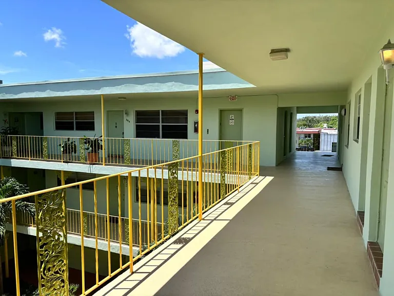 2031 Dewey St — Photo 1