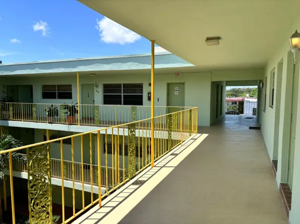 2031 Dewey St, Hollywood, FL 33020