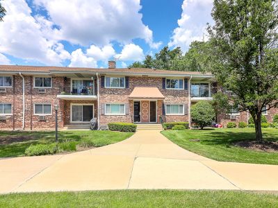 43 N Main St APT 15, Glen Ellyn, IL, 60137