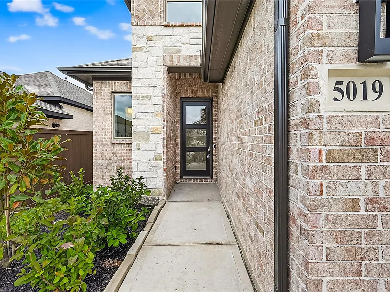 5019 Bowen Prairie Dr — Photo 5