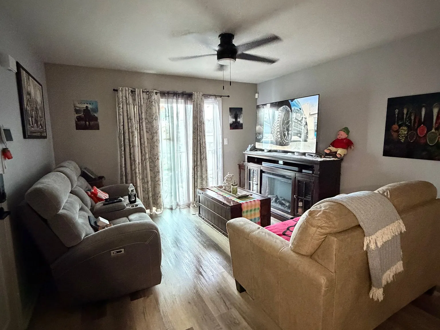 3 bed, 2.0 bath, $2,900 — Photo 2