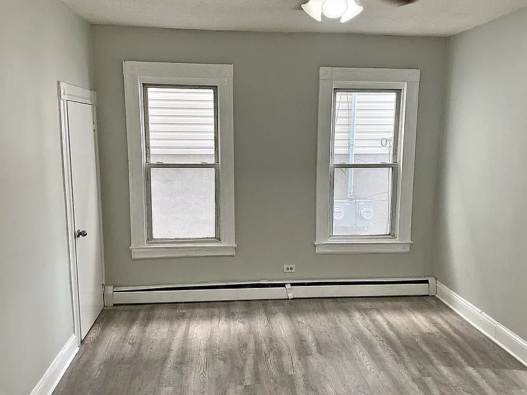 546 Livingston St — Photo 3