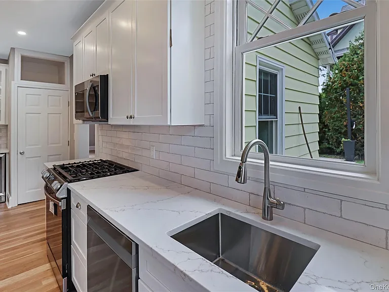 52 Sickles Ave — Photo 5
