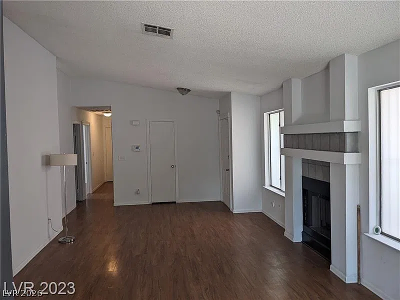 3 bed, 2.0 bath, 1115 sqft, $1,900 — Photo 2