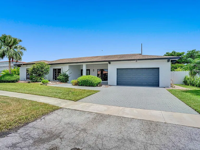 16610 Royal Poinciana Ct — Photo 63