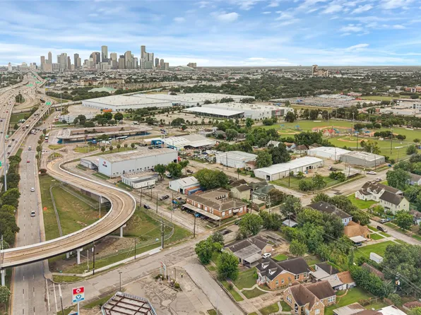 1422 Scharpe St, Houston, TX 77023