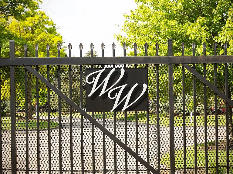 Whispering Winds Apartments — Photo 33