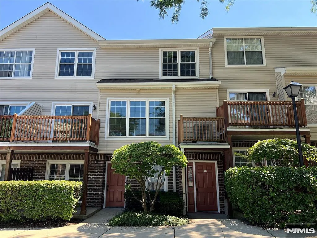 2 bed, 1.5 bath, $3,350 — Photo 1