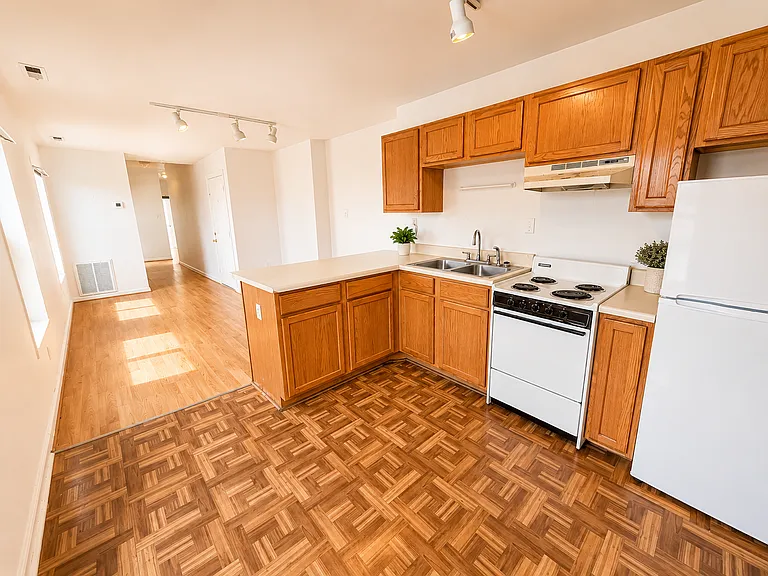 507 W Grace St #C3 — Photo 3