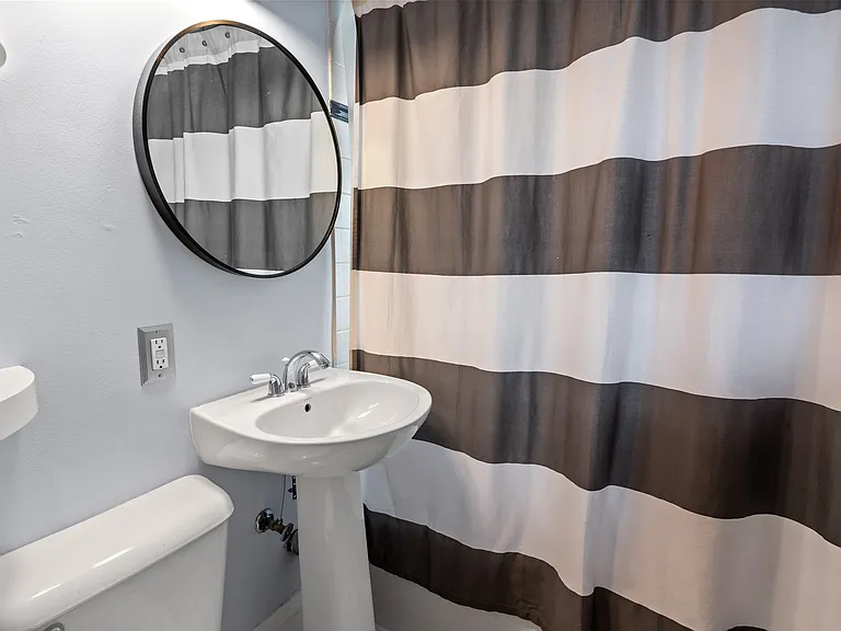 4929 N Idlewild Ave — Photo 22