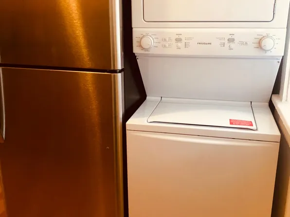 207 E 42nd St APT 1E, Chicago, IL 60653