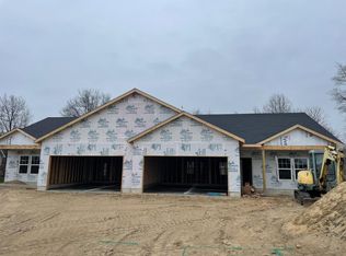 748 Blackstone Ct, Kouts, IN 46347