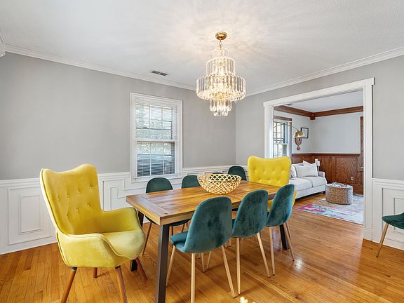 3rd image of 318 E Millbrook Rd