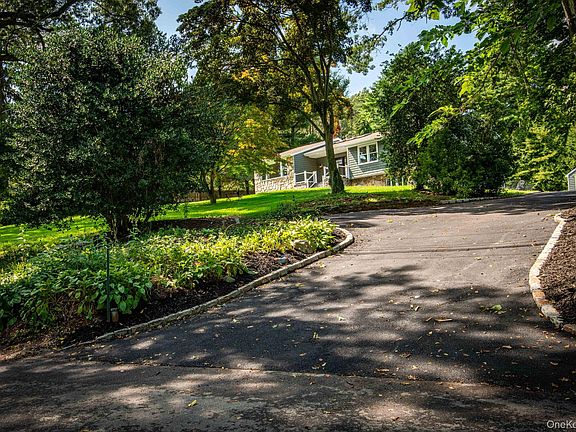 3rd image of 40 Lakeside Drive