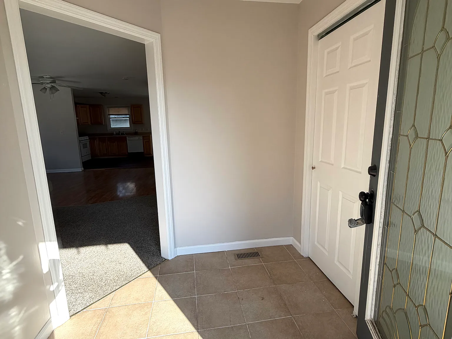4 bed, 2100 sqft, $3,350 — Photo 4