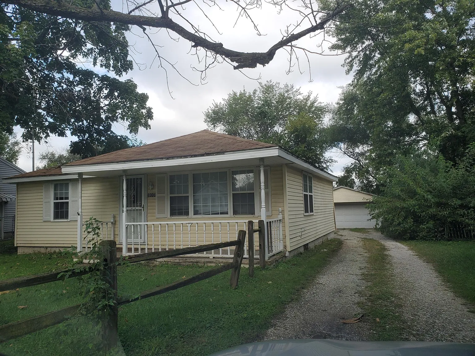 3117 W Augustana Ave photo 1